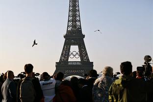 梅开二度助队取胜！姆巴佩社媒晒庆祝照：我们是巴黎圣日耳曼！